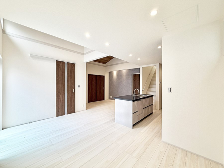 ���r���O �������J�����Ɩ��邳�ǍD�̃��r���O�ł��I  