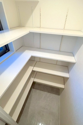 ���̑����� �ݔ����V���[�Y�C���N���[�[�b�g�t�Ȃ̂ŁA�O�Ŏg�������܂Ƃ߂Ď��[�A�������茺�ւ�  