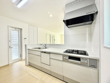 �L�b�`�� ���������y���݂ƐH�ׂ�K����͂���L�b�`��