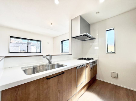 �L�b�`�� ����������̂ŁA���邳�ƊJ���������Ղ�ȃL�b�`���I  