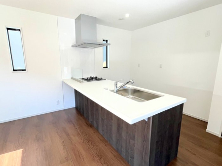 �L�b�`�� ����������������̂ŁA���邳�ƊJ���������Ղ�ȃL�b�`���I