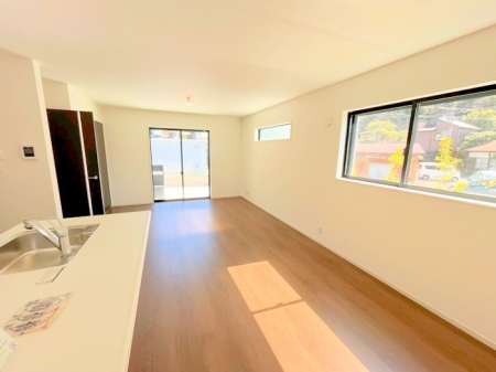 ���r���O �������傫�ȑ�����������薾�邢��Ԃł��������������܂�