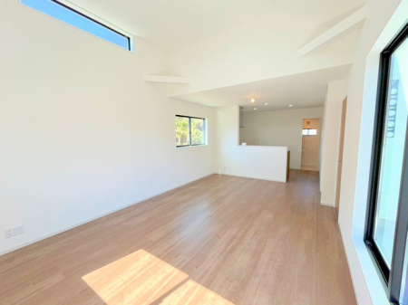 ���r���O �������Ƒ������R�ƏW�܂�A�y�������Ԃ��߂����郊�r���O