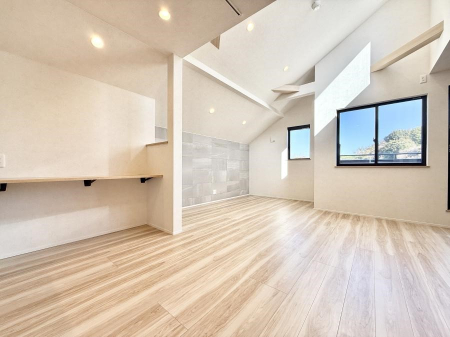 ���r���O ���������q�l�̃��r���O�w�K��e�����[�N�Ȃǂɗ��p�ł���X�^�f�B�J�E���^�[�X�y�[�X������  