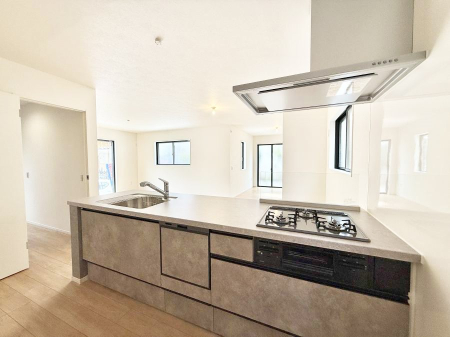 �L�b�`�� ��b���[�܂�ΖʃL�b�`���I�Ƒ��Ƃ̉�b���͂��݂܂�  