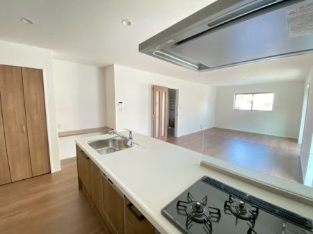 �L�b�`�� ��b���[�܂�ΖʃL�b�`���I�Ƒ��Ƃ̉�b���͂��݂܂�  