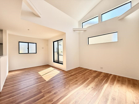 ���r���O ���������S�n�̂����A���z�̃��r���O