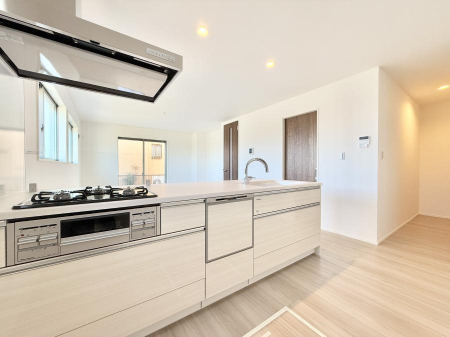 �L�b�`�� ��b���[�܂�ΖʃL�b�`���I�Ƒ��Ƃ̉�b���͂��݂܂�  