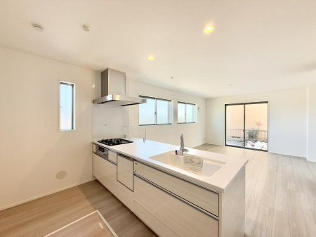 �L�b�`�� ����������̂ŁA���邳�ƊJ���������Ղ�ȃL�b�`���I  