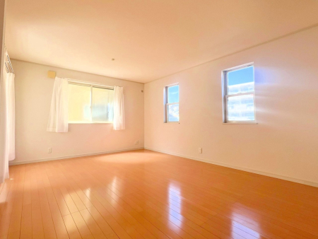 ���r���O ����