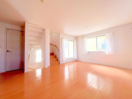 ���r���O ����