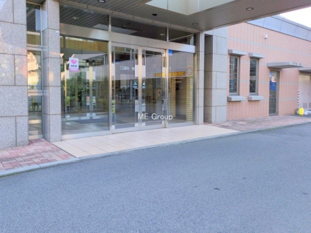 �G���g�����X �O�ρ��Ǘ��̍s���͂����G���g�����X�ň��S���ĕ�点����ł�