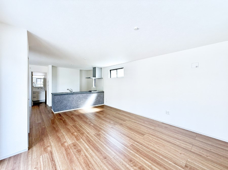 ���r���O ���������S�n�̂����A���z�̃��r���O