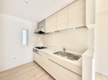 �L�b�`�� ����������������̂ŁA���邳�ƊJ���������Ղ�ȃL�b�`���I  