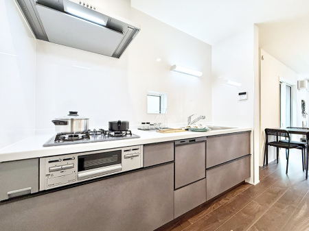 �L�b�`�� ��b���[�܂�ΖʃL�b�`���I�Ƒ��Ƃ̉�b���͂��݂܂�  