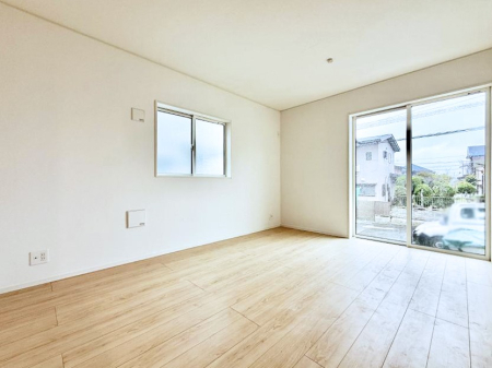 ���r���O ����