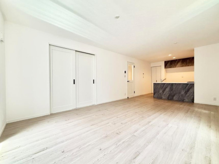 ���r���O ���������S�n�̂����A���z�̃��r���O