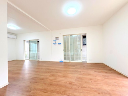 ���r���O ���������R�̌����������݁A���邢��Ԃ��L����܂�