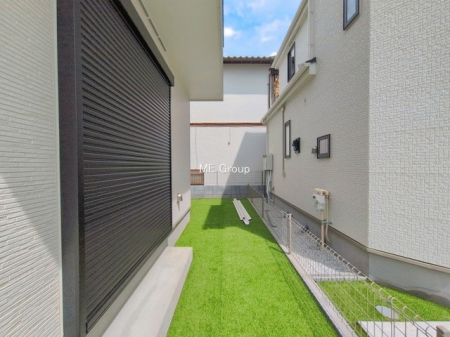 ���̑� �O�ρ���炵�ɏ�����^����A�΂��������ꂽ�Z�܂��ł�