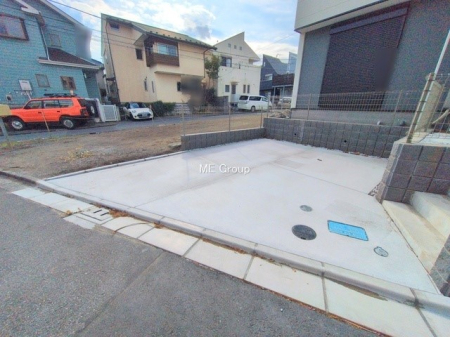  �O�ρ�����ɂ��钓�ԃX�y�[�X�Ȃ̂ň��S�ł���