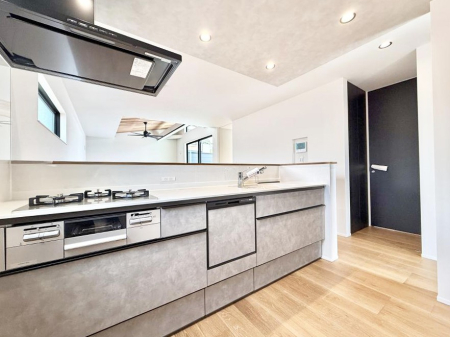 �L�b�`�� ��b���[�܂�ΖʃL�b�`���I�Ƒ��Ƃ̉�b���͂��݂܂�  