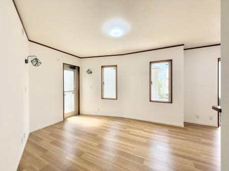 ���r���O ���������S�n�̂����A���z�̃��r���O