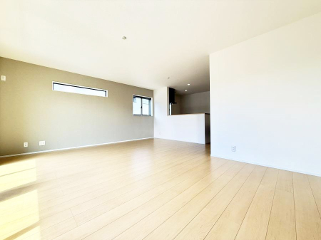 ���r���O ����