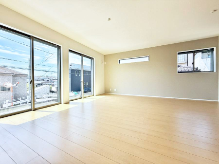 ���r���O ����