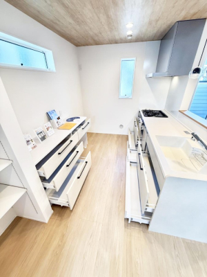�L�b�`�� �������Ƒ����J��[�߂�A������̂���L�b�`��