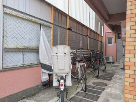 ���̑� �O�ρ��~�n���ɒ��֏���������Ă���A���]�Ԃ̗��p���X���[�Y�ł�