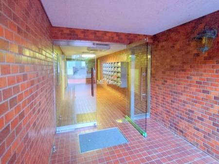 �G���g�����X �O�ρ��Ǘ��̍s���͂����G���g�����X�ň��S���ĕ�点����ł�