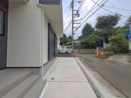  A����  ������ɂ��钓�ԃX�y�[�X�Ȃ̂ň��S�ł���